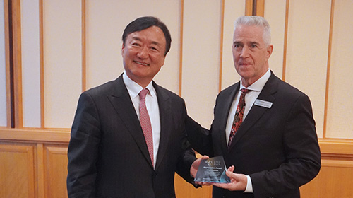 한·일 ICL 포럼 회장 이종호 대표원장 - ICL, SMILE, LASIK 시장 동향 및 협력 논의 hakic IOL의 적용 및 고령·노안·원시 환자 치료 전략